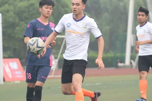 意甲-莱奥破门特奥建功 AC米兰2-1客胜科莫